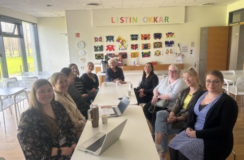 Hluti af starfsfólki sem tók þátt í Íslenskuþorpinu og starfsfólk leikskóladeildar.