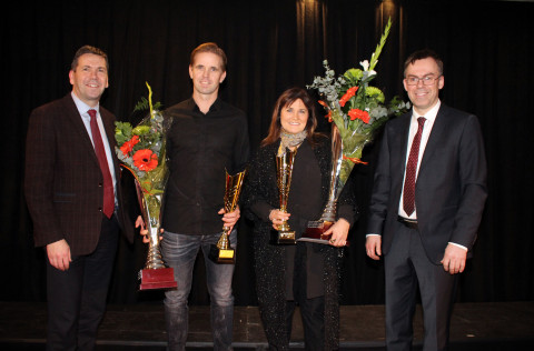 Á mynd í viðhengi eru Ármann Kr. Ólafsson, bæjarstjóri Kópavogs, Birgir Leifur Hafþórsson íþróttaka…