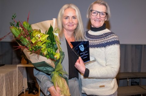 Ingibjörg Þ. Ólafsdóttir sjálfboðaliði ársins ásamt Sunnu Guðmundsdóttur varaformanni lýðheilsu- o&hellip;