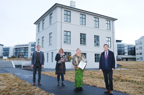 Á myndinni eru frá vinstri: Gunnar Sær Ragnarsson,  Guðlaug Ósk Gísladóttir, Kristín Ólafsdóttir og…