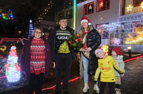 Hildur Elfa Björnsdóttir og Helgi Hafsteinsson, eigendur Jólahússins ásamt Elísabetu Berglindi Svei…