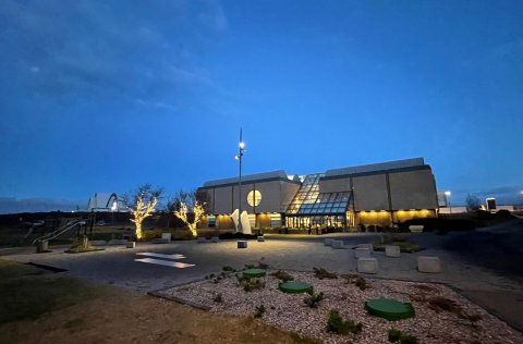 Við Gerðarsafn í Kópavogi.