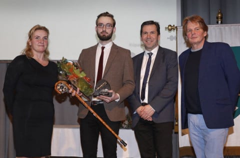 Karen E. Halldórsdóttir formaður lista- og menningarráðs, Dagur Hjartarson handhafi Ljóðstafs Jóns …