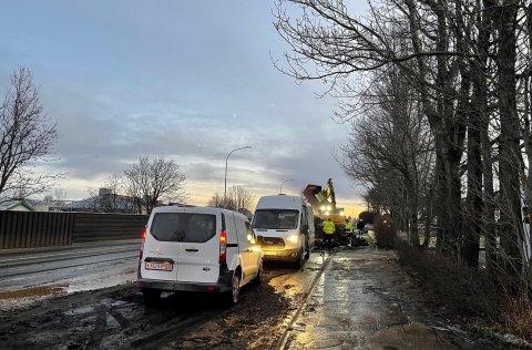 Unnið var að viðgerð í allan dag, 14. desember.