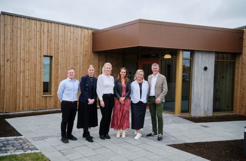 Á myndinni eru frá vinstri Jón Kristján Rögnvaldsson skrifstofustjóri, Sigrún Þórarinsdóttir, sviðs…