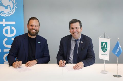 Bergsteinn Jónsson framkvæmdastjóri Unicef og Ármann Kr. Ólafsson bæjarstjóri Kópavogs.