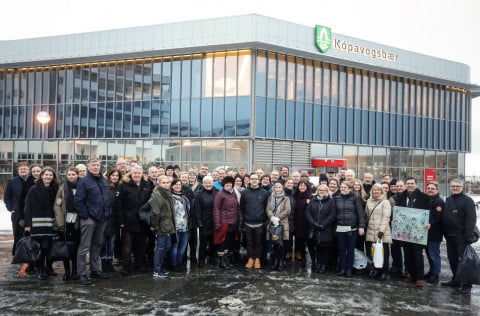 Starfsmenn Bæjarskrifstofa Kópavogs við Digranesveg 1. Myndin er tekin 19. janúar 2017, við fyrsta …