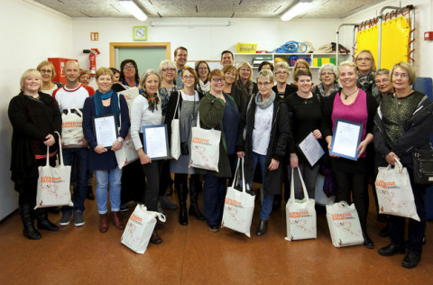 Leikskólastjórar í Kópavogi ásamt bæjarstjóra og starfsfólki stjórnsýslunnar í Kópavogi eftir afhen…