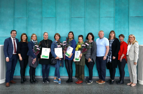 Frá vinstri: Ármann Kr. Ólafsson bæjarstjóri Kópavogs, Theodóra S. Þorsteinsdóttir formaður bæjarrá…