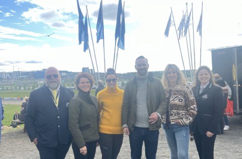 Ásdís Kristjánsdóttir bæjarstjóri Kópavogs og Einar Þorsteinsson borgarstjóri Reykjavíkur sóttu lan…