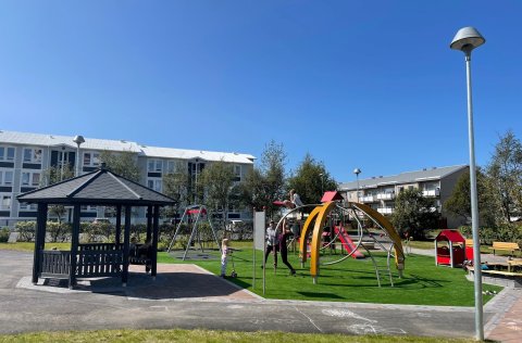 Leiksvæðið Lautarsmára hefur verið endurgert.