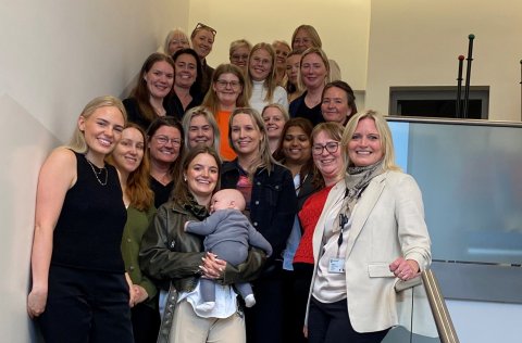 Leikskóladeild fagnaði með nýútskrifuðu leikskólakennurunum og þeirra leikskólastjórnendum á dögunu…