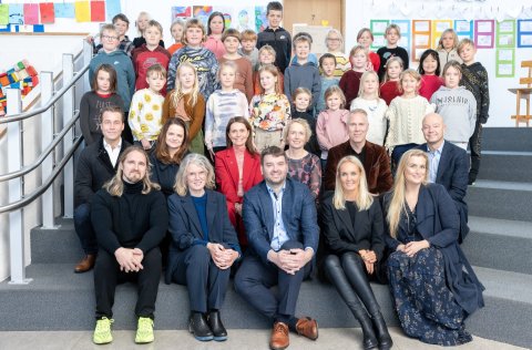 Á mynd. F.v. Tryggvi Hjaltason, verkefnastjóri, Þórdís Jóna Sigurðardóttir, forstjóri menntamálasto…