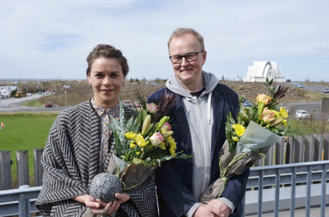Bæjarlistamaður ársins 2017 var Sigtryggur Baldursson sem hér er ásamt Margréti Örnólfsdóttur, heið…