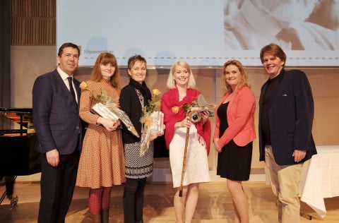 Frá afhendingu Ljóðstafs Jóns úr Vör. Frá vinstri eru: Ármann Kr. Ólafsson bæjarstjóri Kópavogs, Fr…