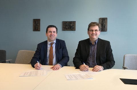 Ármann Kr. Ólafsson bæjarstjóri Kópavogs og Sigþór U Hallfreðsson formaður Blindrafélagsins.