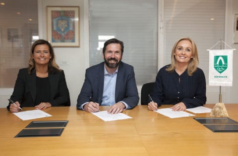 Theodóra Þorsteinsdóttir formaður bæjarráðs, Ármann Kr. Ólafsson, bæjarstjóri og Sigríður Kristín H…