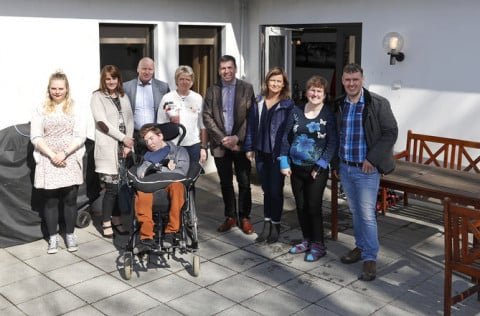 Endurbætt húsnæði við Marbakkabraut vígt. Frá vinstri: María Halldórsdóttir, Guðlaug Ósk Gísladótti…