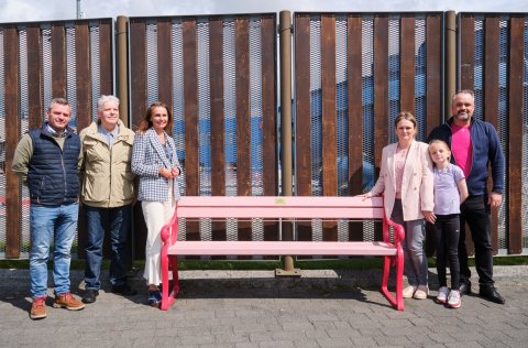 Á myndinni eru frá vinstri: Steinar Guðmundsson, Friðrik Baldursson, Ásdís Kristjánsdóttir, Iðunn E…