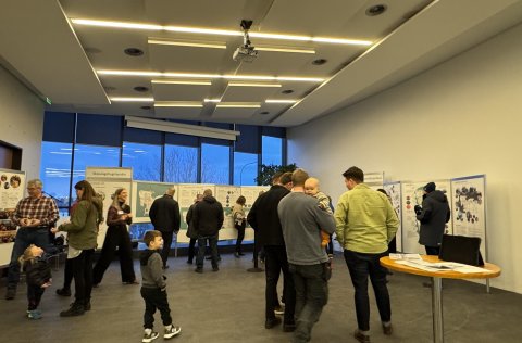 Gestir á opnu húsi þar sem kynntar voru vinnslutillögur rammahlauta aðalskipulags á vestanverðu Kár…