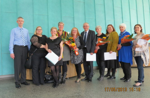 Fulltrúar skólanna tóku við viðurkenningunum við hátíðlega athöfn í Salnum