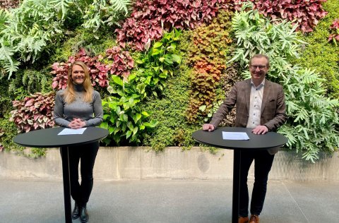 Páll Björgvin Guðmundsson, framkvæmdastóri SSH og Ásta Kristín Sigurjónsdóttir, framkvæmdastjóri Ís…