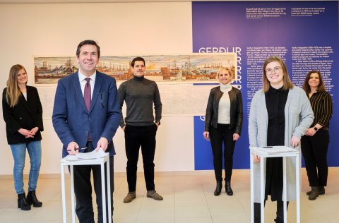 Á myndinni eru frá vinstri: Brynja Sveinsdóttir forstöðumaður Gerðarsafns, Ármann Kr. Ólafsson bæja…