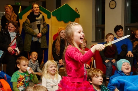 Fjör á safnanótt í Bókasafni Kópavogs.