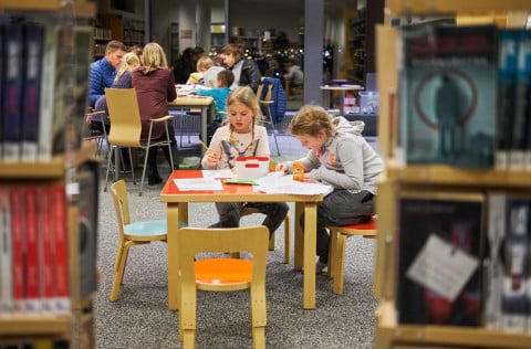 Frá Safnanótt í Menningarhúsum Kópavogs, en þá koma gestir á öllum aldri í húsin.