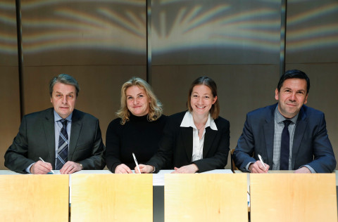 Úlfar Steindórsson forstjóri Toyota, Karen E. Halldórsdóttir formaður lista- og menningarráðs, Aino…