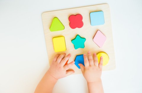 Foreldrar barna á aldrinum 15 til 30 mánaða geta nú sótt um heimgreiðslur.