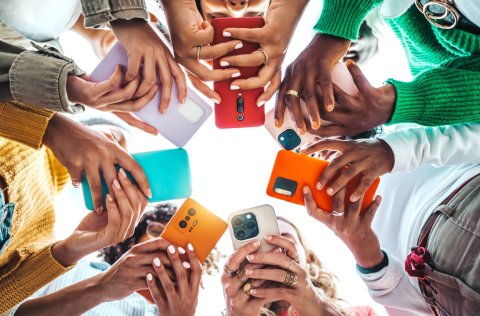 Ungmenni er hvött til að taka þátt í könnun.