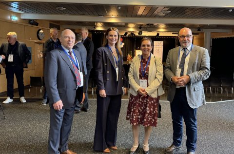 Frá setningu Íslensku sjávarútvegsýningarinnar: Bjarni Jónsson ráðgjafi, Ásdís Kristjánsdóttir bæja…