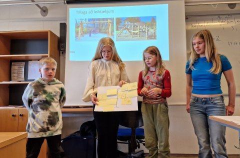 Börnin kynntu sínar hugmyndir að leiktækjum.