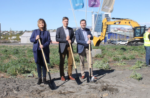 Theodóra S. Þorsteinsdóttir, formaður bæjarráðs Kópavogs, Ingvi Jónasson, framkvæmdastjóri Klasa, o…