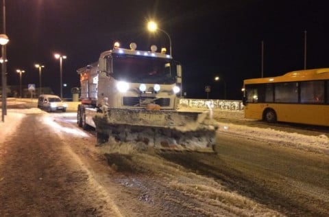 mynd af snjómokstursbíl