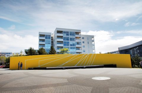 Sólarslóð við Hálsatorg eftir Theresu Himmer.