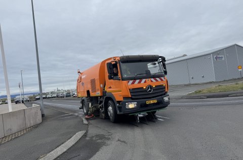 Sópun gatna og stíga gengur vel í Kópavogi.
