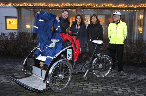 Ármann Kr. Ólafsson, bæjarstjóri, Theodóra S. Þorsteinsdóttir, formaður bæjarráðs og Hjördís Ýr Joh…