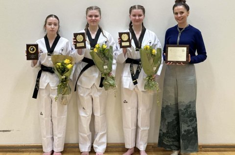 Frá vinstri: Marín Björt Gallagher, Ísrún Alda Valsdóttir, Fríða Rakel Valsdóttir og Ásdís Kristján&hellip;