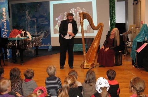 Sigurþór Heimisson leikari túlkar Strauss, segir sögu sína og tæpir líka á sögu íslenskra þjóðdansa…