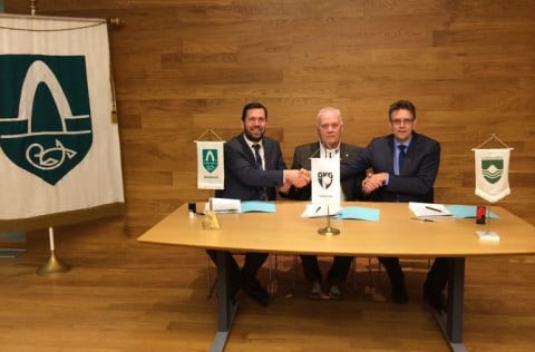 Ármann Kr. Ólafsson, bæjarstjóri Kópavogs, Guðmundur Oddsson, formaður GKG og Gunnar Einarsson, bæj…