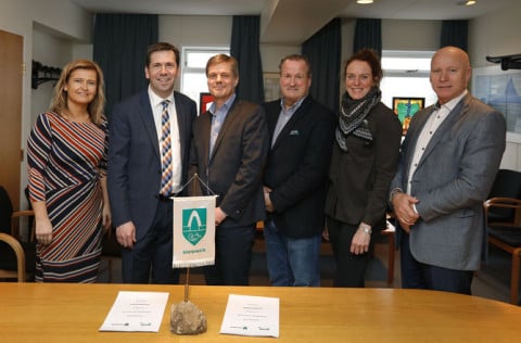 Á myndinni eru frá vinstri: Theodóra S. Þorsteinsdóttir, formaður bæjarráðs Kópavogs, Ármann Kr. Ól…