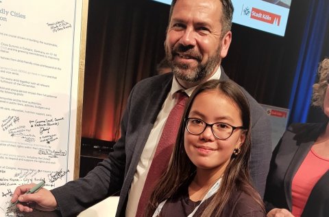 Ármann Kr. Ólafsson bæjarstjóri Kópavogs og Ingunn Sif Þórðardóttir nemandi í Kársnesskóla.