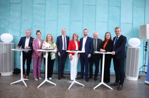 Forsætisráðherra, fjármála- og efnahagsráðherra, innviðaráðherra og borgarstjóri og bæjarstjórar sv…