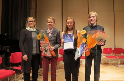 Sigurvegari í upplestrarkeppni 7. bekkjar 2015 var Aníta Daðadóttir, í öðru sæti var Björn Breki St…