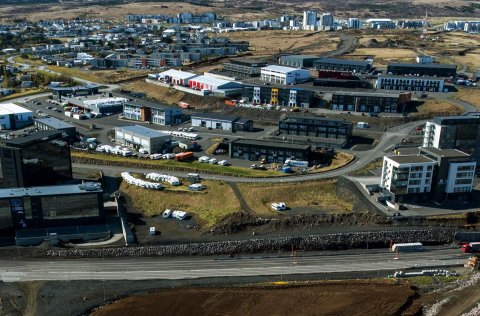 Urðarhvar 12 er lausa lóðin hægra megin.