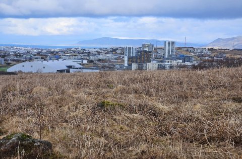 Útsýni frá Vatnsendahlíð að Kórnum í Kópavogi.