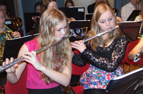 Skólahljómsveit Kópavogs spilar saman