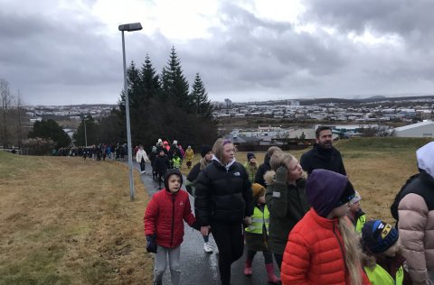 Vináttuganga í skólahverfi Álfhólsskóla 2019.
